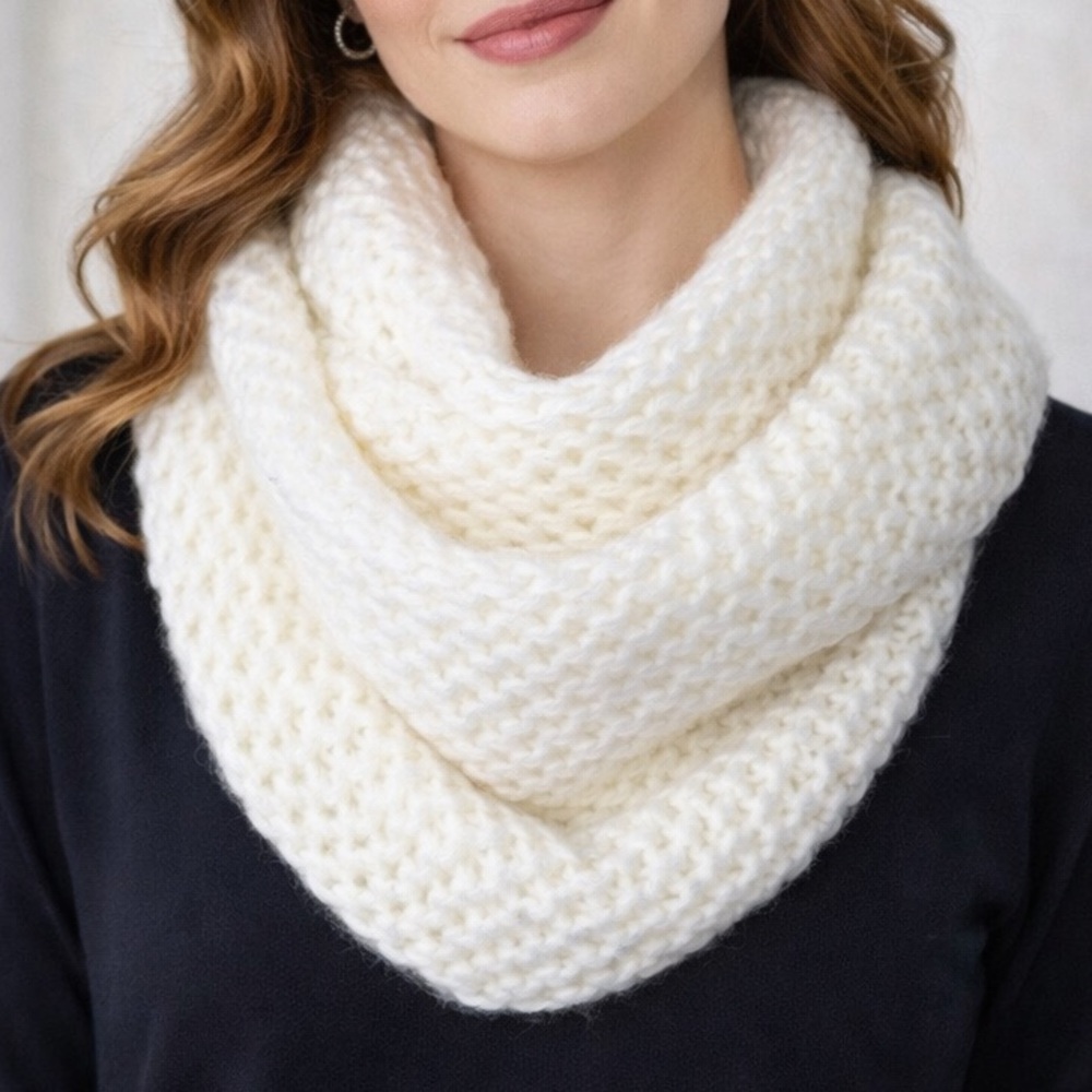 White Chunky Knit Infinity Scarf Soft Cozy Winter Loop Neck Warmer OS